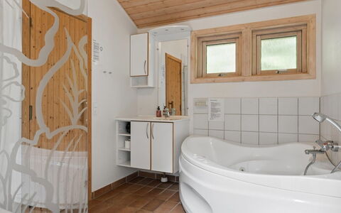 Tyyne - 250M from the Sea: Flooring, Interior Design, Plumbing Fixture, Floor, Wood, Ceiling, Room, Tap, Plumbing, Bathroom