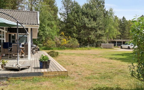 Tyyne - 250M from the Sea: House, Home, Shrub, Cottage, Roof, Land Lot, Garden, Siding, Backyard