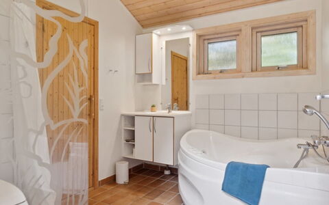 Tyyne - 250M from the Sea: Interior Design, Flooring, Plumbing Fixture, Wood, Floor, Bathroom, Ceiling, Tap, Room, Plumbing