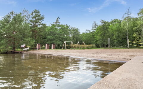 Sjöboda Hill: Tree, Bank, Lake, Reservoir, Loch, Park