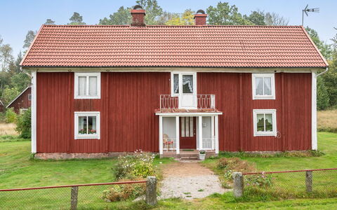 Källehult: Plant, Building, Sky, Window, Tree, House, Land Lot, Neighbourhood, Urban Design, Residential Area