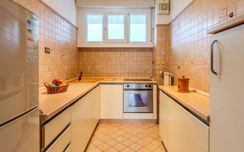 Sunnylake: Cabinetry, Kitchen Sink, Sink, Tap, Property, Countertop, Kitchen Stove, Kitchen Appliance, Building, Kitchen