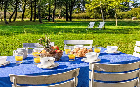 Le Prado: Cloud, Sky, Table, Plant, Furniture, Chair, Tableware, Building, Azure, Flowerpot