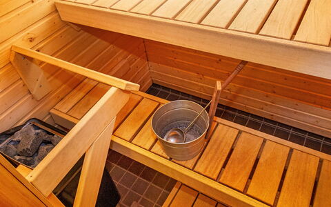Tahkonkehto: Outdoor Furniture, Shrub, House, Outdoor Table, Furniture, Home, Garden, Lawn, Backyard, Estate