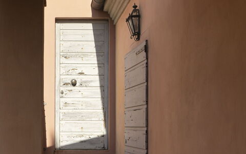 Borgo Dolciano: Building, Wood, Shade, Tints And Shades, Hardwood, Wood Stain, Flooring, Ceiling, Door