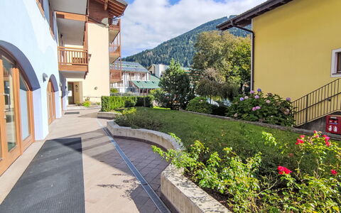 Val Genova: Balcony, Hotel, Villa, Courtyard, Houseplant, Hacienda