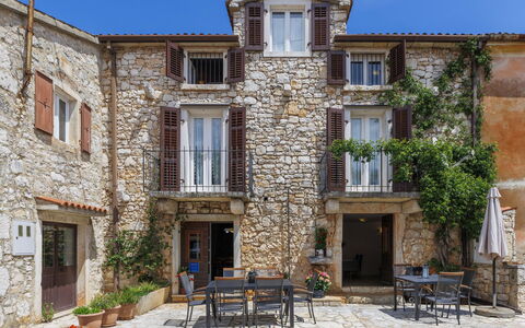 Poreč 675: Sky, Window, Furniture, Plant, Building, Door, Table, Chair, Neighbourhood, Urban Design