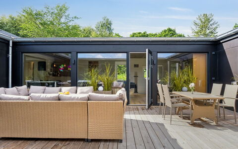 Aviana - 500M from the Sea: House, Home, Residential Area, Cottage, Siding, Estate, Driveway, Yard