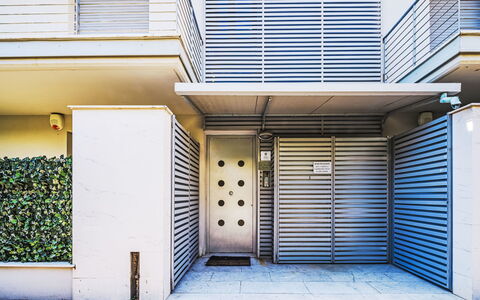 Versilia: Building, Wood, Shade, Rectangle, Neighbourhood, Road Surface, Composite Material, Brick, Residential Area
