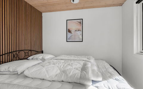 Diuri - 30Km from the Sea: Bed, Bedroom, Interior Design, Bed Sheet, Bedding, Wood, Ceiling, Furniture, Floor, Linens