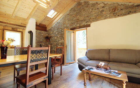 Baita La Ciamorza, Dolomiti, Veneto: Table, Furniture, Property, Plant, Picture Frame, Couch, Wood, Houseplant, Interior Design, Comfort