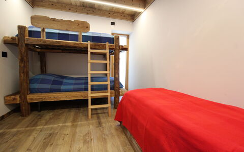 Baita La Ciamorza, Dolomiti, Veneto: Bunk Bed, Building, Comfort, Wood, Textile, Interior Design, Bed, House, Hostel, Floor