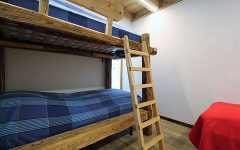Baita La Ciamorza, Dolomiti, Veneto: Furniture, Property, Comfort, Wood, Building, Interior Design, Architecture, Bed Frame, Bed, Shade