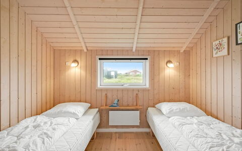 Märta - 250M from the Sea: Wood, Floor, Ceiling, Flooring, Bedroom, Wood Stain, Hardwood, Plank, Bed, Wood Flooring
