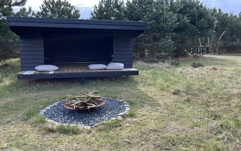 Jale - 900M from the Sea: Shed, Log Cabin, Garden Buildings, Backyard