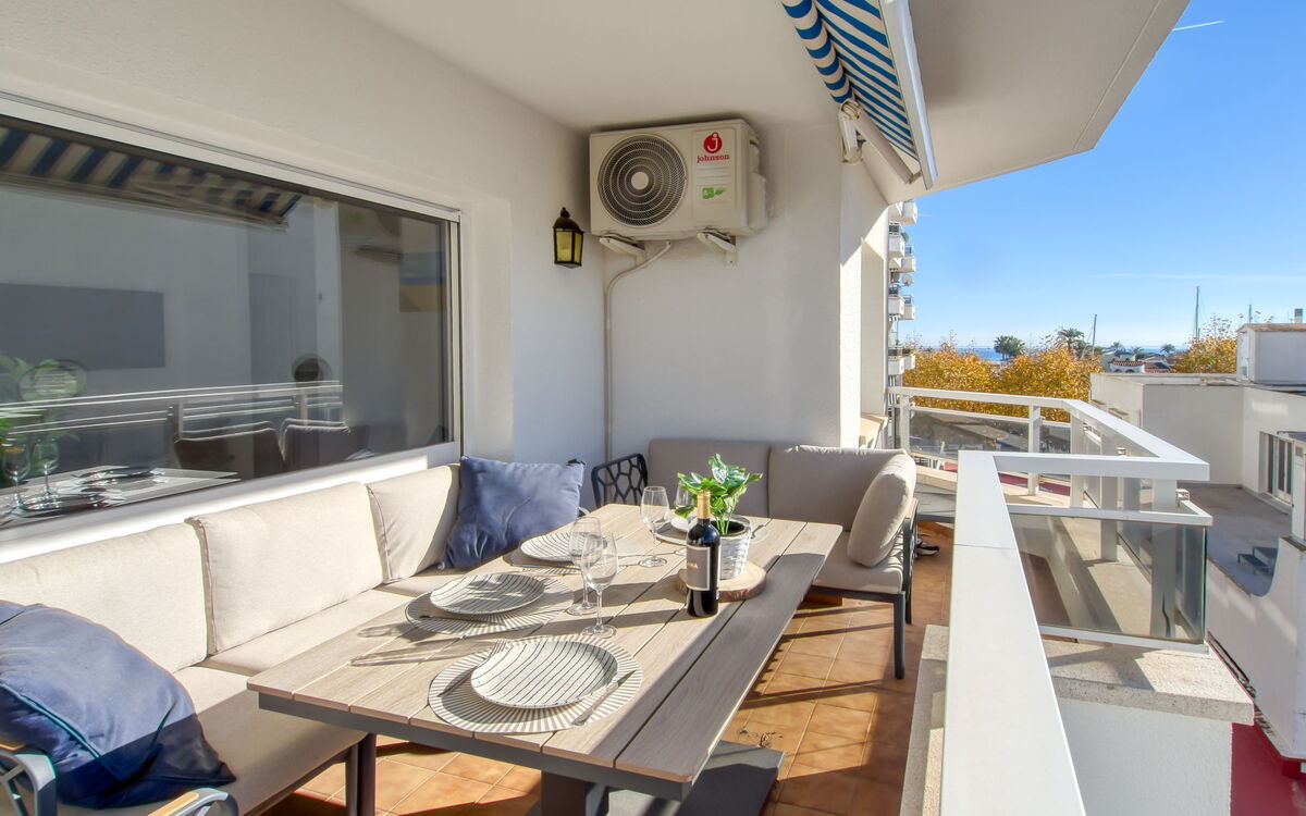 Accommodation:&nbsp;Club Nautic 124.30