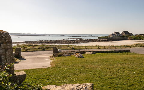 Dal D'Armor: Rock, Horizon, Coast, Land Lot, Coastal And Oceanic Landforms, Plain, Sea, Ocean, Shore, Meadow
