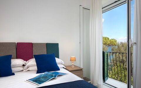 Apt Blu Mare Sorrento Coast: Blue, Building, Comfort, Azure, Textile, Wood, Shade, Architecture, Interior Design