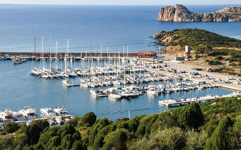 Casa Noah: Coast, Sea, Marina, Coastal And Oceanic Landforms, Watercraft, Ocean, Boat, Port, Dock, Bay