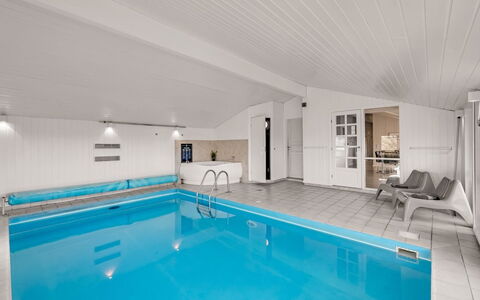 Jaana - 10M from the Sea: Wood, Home, Porch, Deck, Hardwood, Roof, Wood Stain, Wood Flooring, Eco Hotel