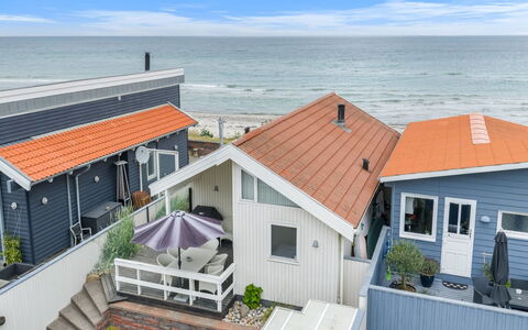 Aswith - 5M from the Sea: Wood, Home, Porch, Deck, Hardwood, Roof, Wood Stain, Wood Flooring, Eco Hotel