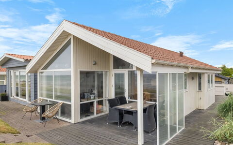Aswith - 5M from the Sea: Wood, Home, Porch, Deck, Hardwood, Roof, Wood Stain, Wood Flooring, Eco Hotel