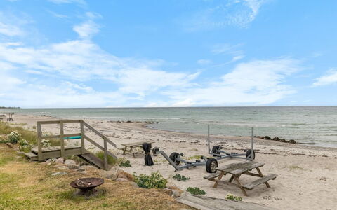 Aswith - 5M from the Sea: Wood, Home, Porch, Deck, Hardwood, Roof, Wood Stain, Wood Flooring, Eco Hotel