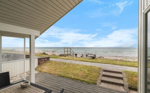 Aswith - 5M from the Sea: Wood, Home, Porch, Deck, Hardwood, Roof, Wood Stain, Wood Flooring, Eco Hotel