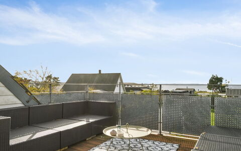 Elmeri - 200M from the Sea: Wood, Home, Porch, Deck, Hardwood, Roof, Wood Stain, Wood Flooring, Eco Hotel