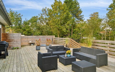 Elmeri - 200M from the Sea: Wood, Home, Porch, Deck, Hardwood, Roof, Wood Stain, Wood Flooring, Eco Hotel