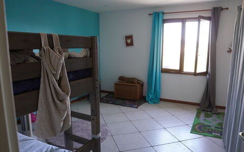 Lou Lann Vras: Floor, Flooring, Wood, Interior Design, Furniture, Room, Bed, Apartment, Bedroom, Bunk Bed