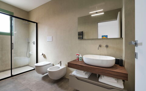 Cavial: Plumbing Fixture, Tap, Property, Mirror, Bathroom, Bathroom Sink, Comfort, Sink, Purple