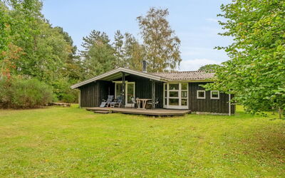Zezilie - 125M from the Sea