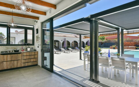 Armonia Oasis Deluxe: Property, Door, Shade, Window, Interior Design, Floor, Real Estate, Sky, Flooring, Facade