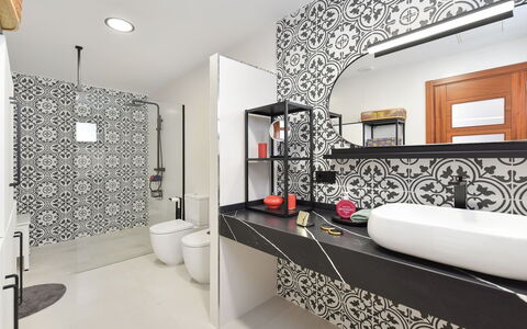 Armonia Oasis Deluxe: Property, Building, Plumbing Fixture, Interior Design, Lighting, House, Comfort, Bathroom, Tap, Architecture