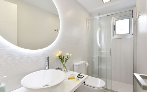 Las Nasas 1: Mirror, Tap, Sink, Plumbing Fixture, Property, Plant, Bathroom Sink, Building, Bathroom, Interior Design
