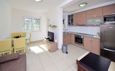 Accommodation:&nbsp;Jasmina 250.2