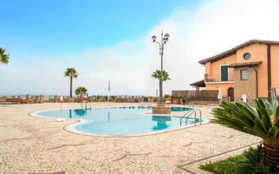 Tortoreto Lido 600: Water, Sky, Plant, Cloud, Building, Azure, Tree, Swimming Pool, Arecales, Window