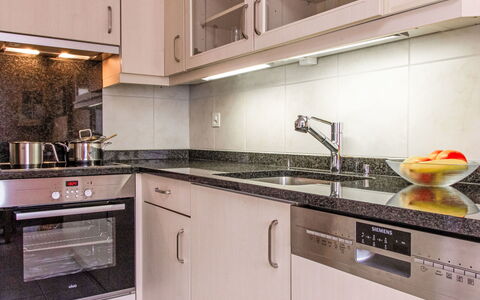 Dominic: Cabinetry, Countertop, Kitchen Sink, Property, Sink, Tap, Kitchen Stove, Kitchen Appliance, Kitchen, Plumbing Fixture