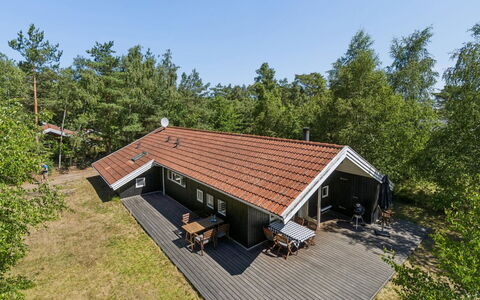 Aimo - 300M from the Sea: Vegetation, Shrub, Spring, Cottage, Garden, Shade, Backyard, Yard, Chair