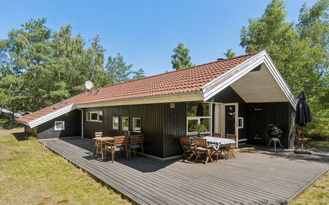 Aimo - 300M from the Sea: Vegetation, Shrub, Spring, Cottage, Garden, Shade, Backyard, Yard, Chair