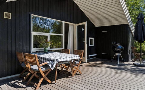 Aimo - 300M from the Sea: Vegetation, Shrub, Spring, Cottage, Garden, Shade, Backyard, Yard, Chair