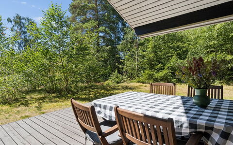 Aimo - 300M from the Sea: Vegetation, Shrub, Spring, Cottage, Garden, Shade, Backyard, Yard, Chair