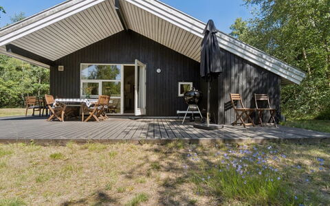 Aimo - 300M from the Sea: Vegetation, Shrub, Spring, Cottage, Garden, Shade, Backyard, Yard, Chair