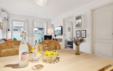 Franca - 75M from the Sea: Wood, Furniture, Apartment, Room, Ceiling, Wood Stain, Chair, Hardwood, Varnish, Lumber