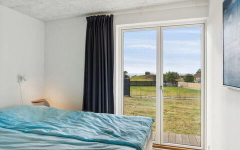 Veetrikki - 350M from the Sea: Bedroom, Hardwood, Wood Stain, Bed, Bedding, Daylighting, Bed Sheet