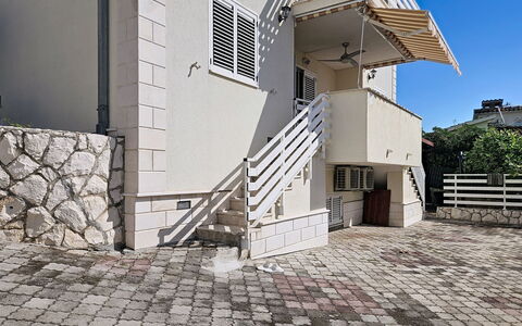 Lille: Residential Area, Stairs, Composite Material, Home, Urban Design, Concrete, Balcony, Shade, Handrail