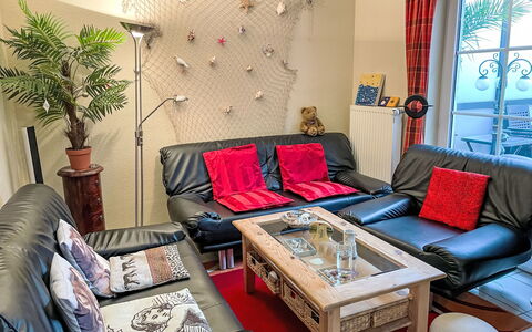 Lenzer Höh: Furniture, Interior Design, Couch, Living Room, Flooring, Lighting, Textile, Room, Picture Frame, Home