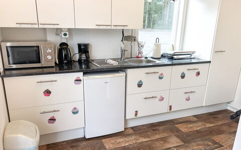 Tyttelsson: Kitchen, Kitchen Appliance, Cabinetry, Flooring, Countertop, Major Appliance, Drawer, Floor, Interior Design, Cupboard