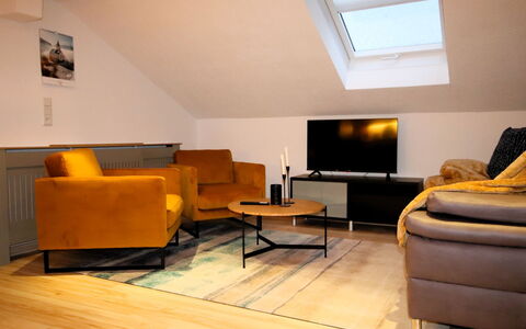 Alberts Huamat: Furniture, Interior Design, Flooring, Floor, Couch, Living Room, Wood, Room, Lighting, Apartment